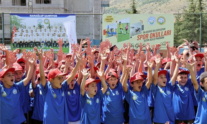 YAZ SPOR KURSLARINA COŞKULU AÇILIŞ