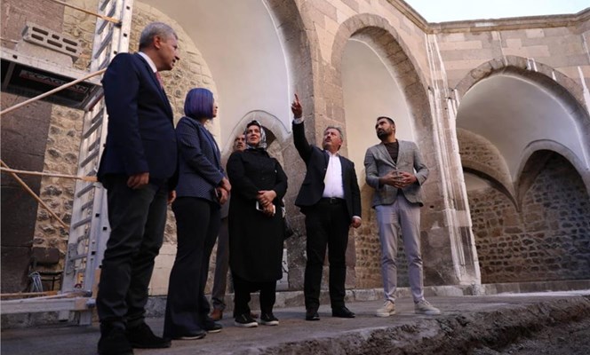 TARİHİNE SAHİP ÇIKAN MELİKGAZİ, KÖŞK MEDRESE'Yİ GÜN YÜZÜNE ÇIKARIYOR